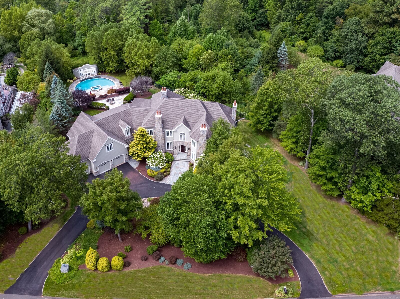 Property Photo:  64 Far Hills Drive  CT 06001 