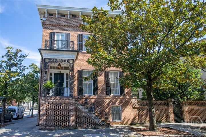 Property Photo: 202 E Taylor Street GA 31401
