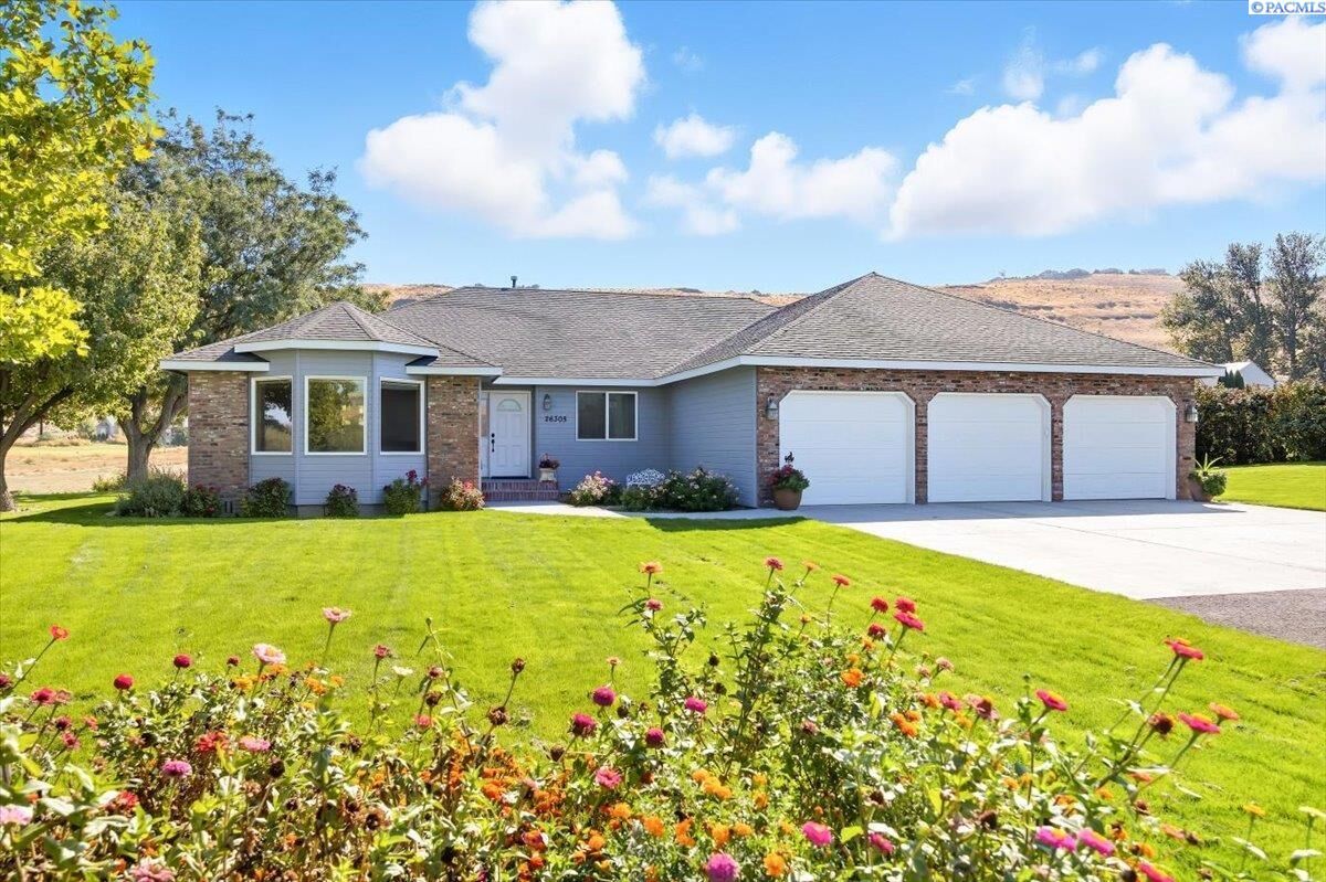 Property Photo:  26305 S 1005 Pr  WA 99338 