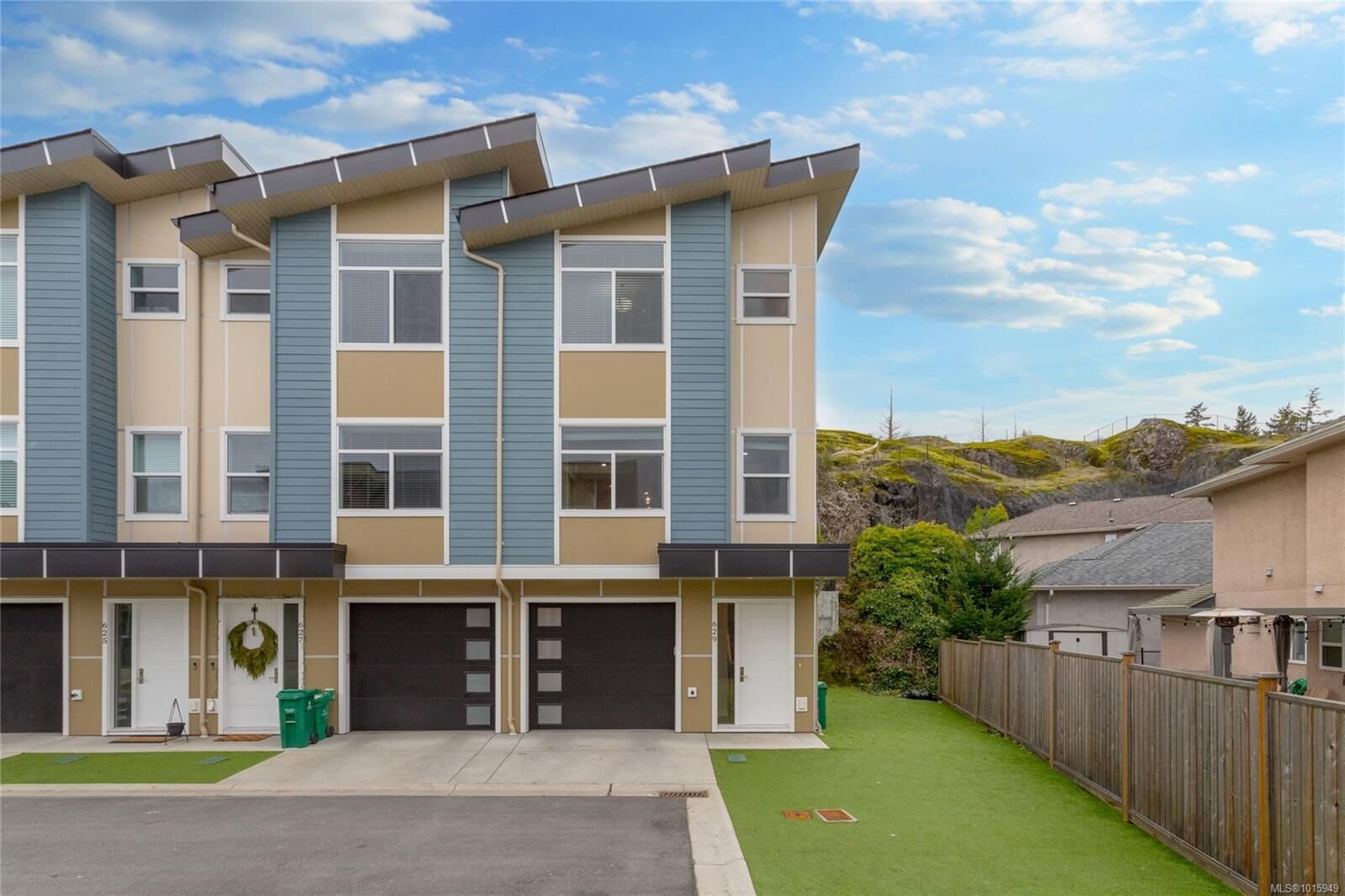 Property Photo:  629 Selwyn Close  BC V9B 6M1 