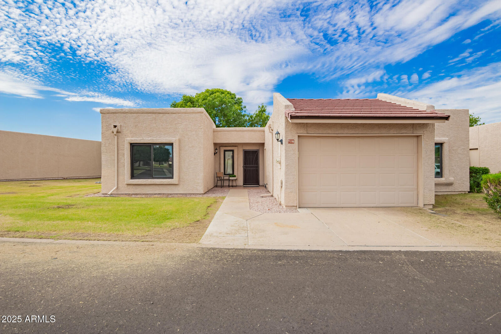 Property Photo:  716 S Privet Way  AZ 85208 