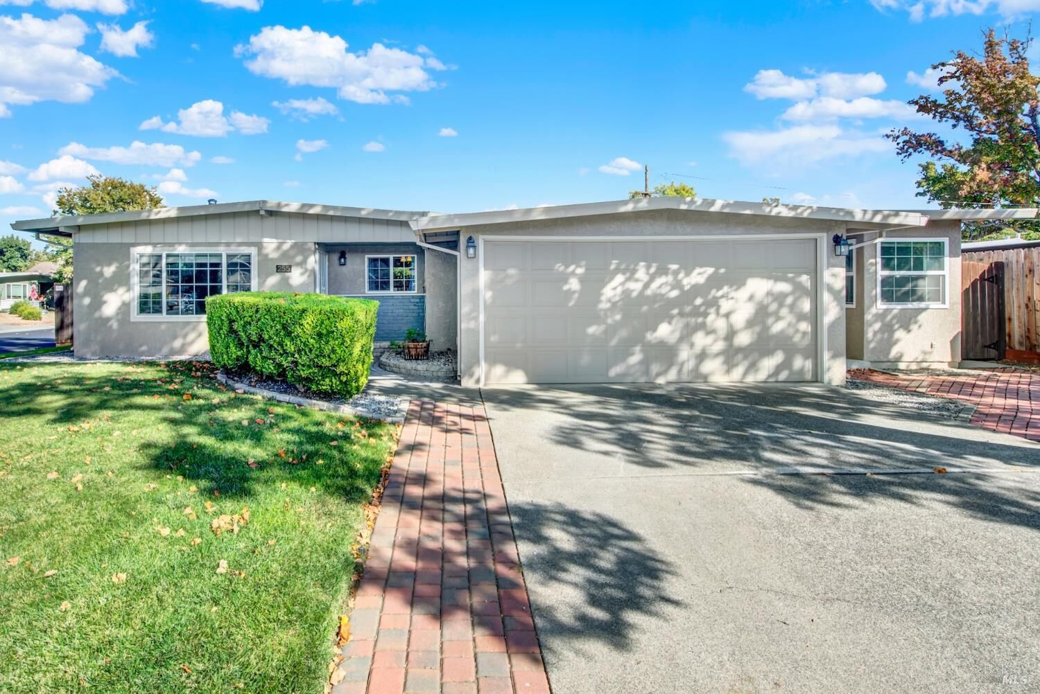 Property Photo: 255 Arbor Street CA 95688