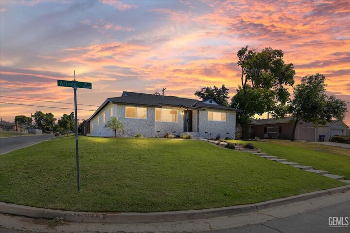 2825 Arnold  Bakersfield CA 93305 photo