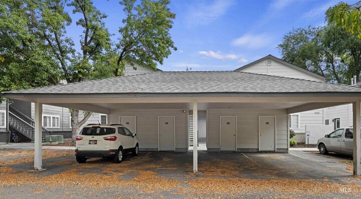 Property Photo: 3742 W Rose Hill St ID 83705