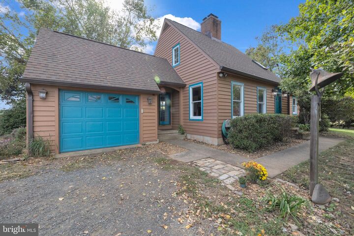 Property Photo: 8729 Green Road VA 20187