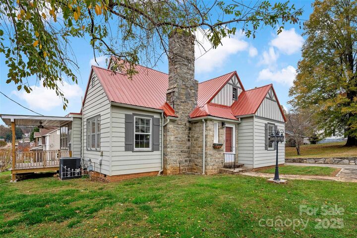 Property Photo: 141 N Madison Street NC 28752