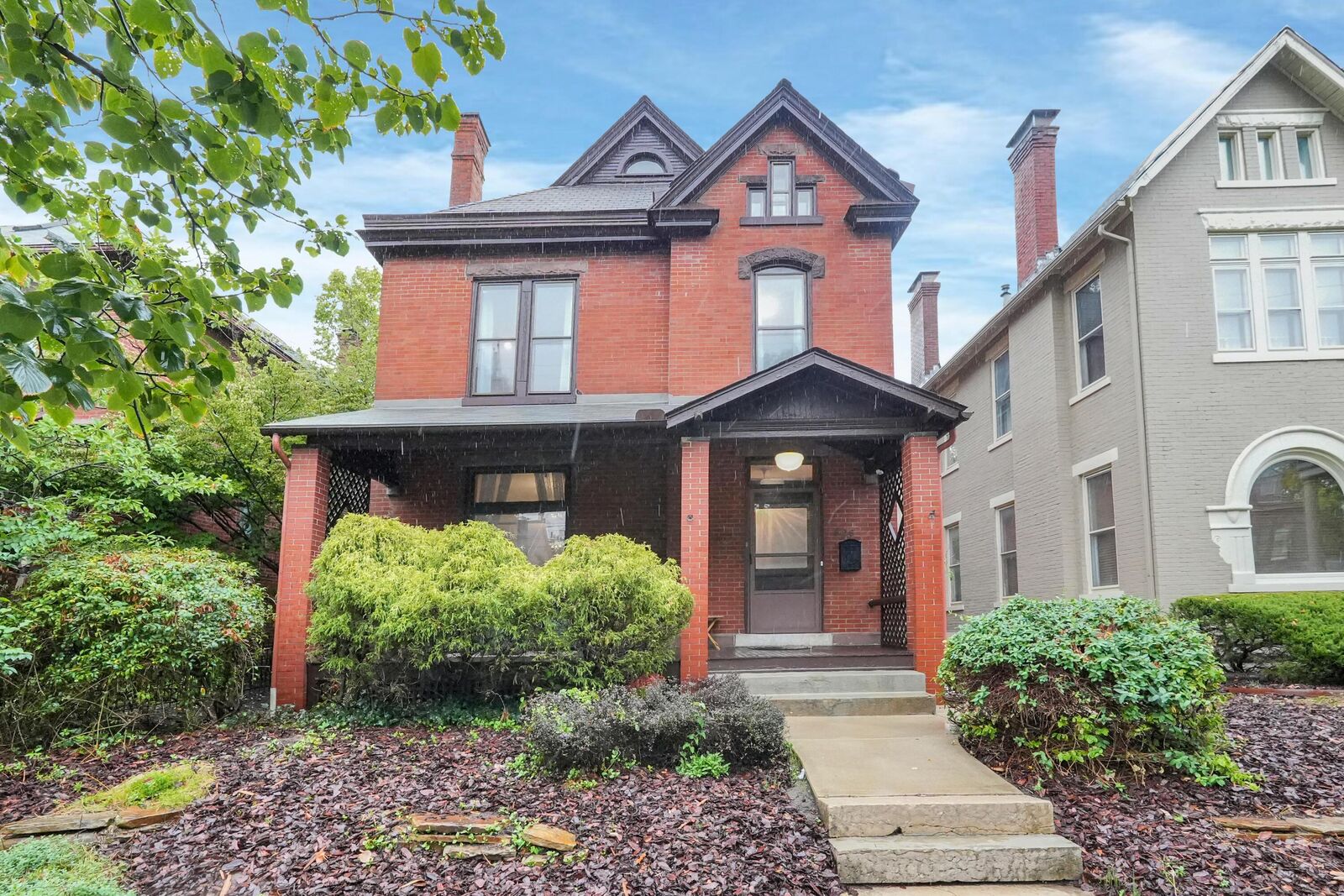 Property Photo: 326 W 5th Avenue OH 43201