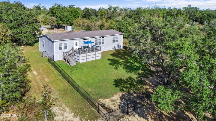 Property Photo: 4505 Leisure Lakes Drive FL 32428