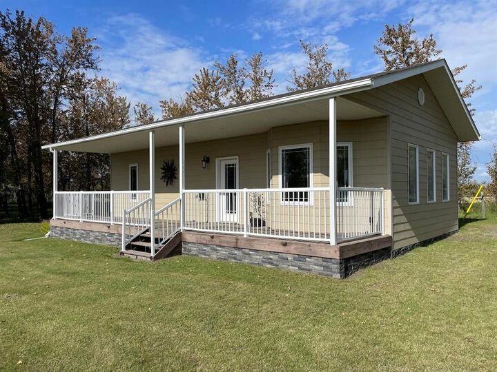 Property Photo: 15 1st Avenue South MB R0J 0J0