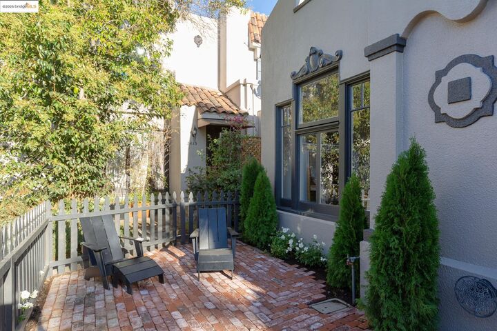 Property Photo: 2417 Marti Rae Ct CA 94501