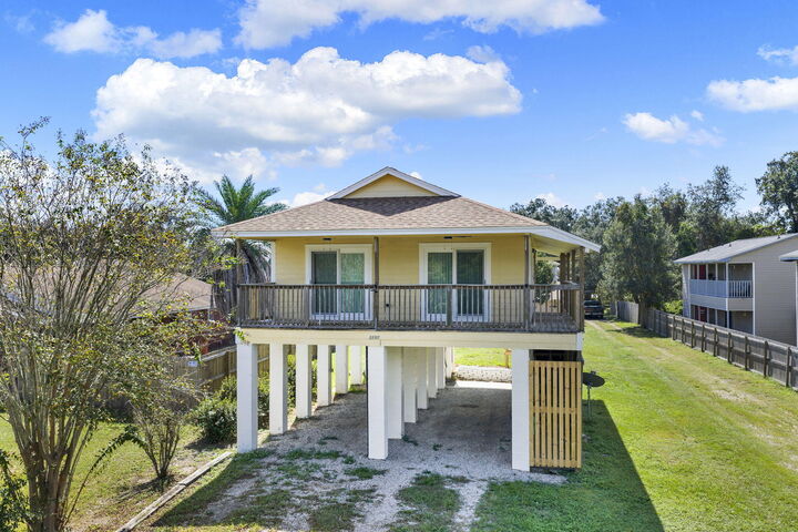 Property Photo:  3195 Laurel Drive  FL 32563 