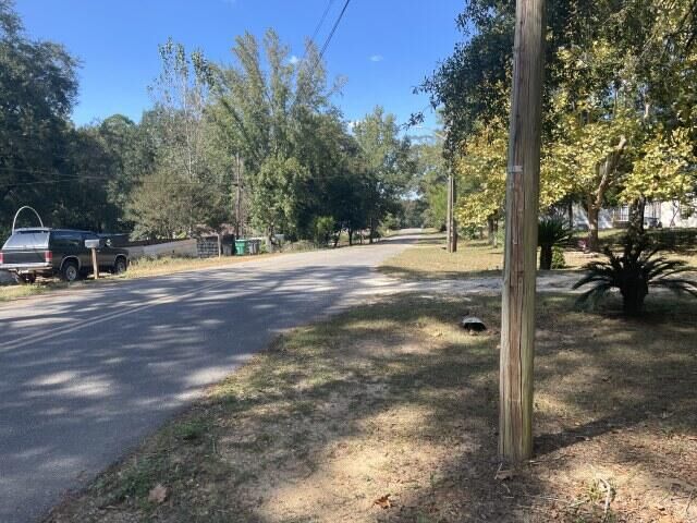 Property Photo: 118 Peach Tree Street FL 32538