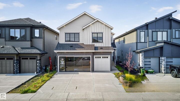 Property Photo: 17124 2 Street NW AB T5Y 4G5