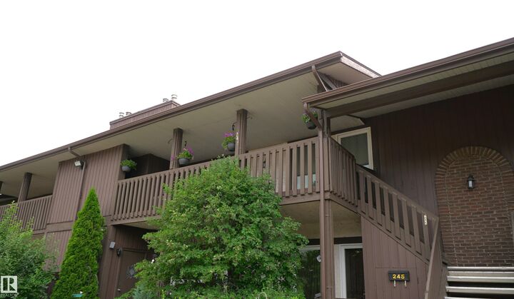 245 Surrey Gardens Gardens NW  Edmonton AB T5T 1Z3 photo