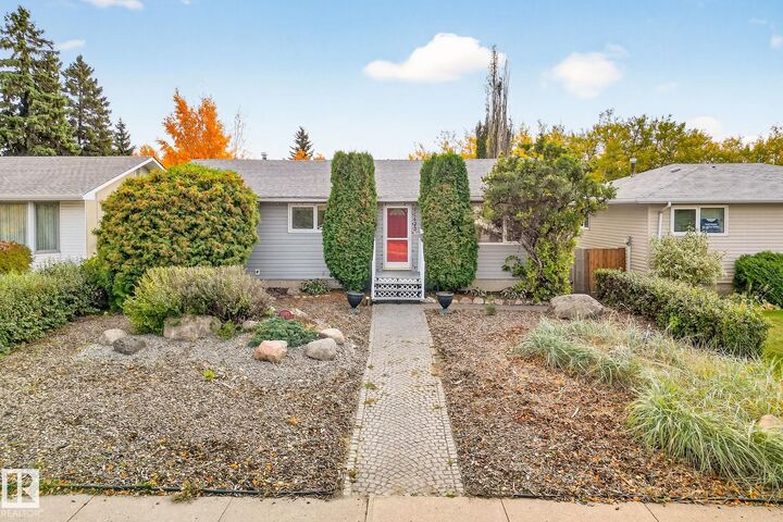 11423 35A Avenue NW  Edmonton AB T6J 2G3 photo
