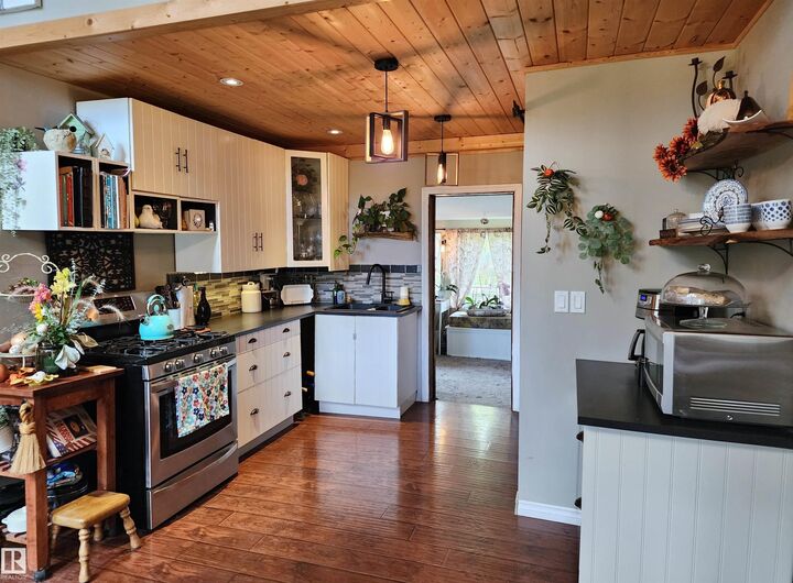 Property Photo: 55061 Twp Road 462 310 AB T0C 0T0