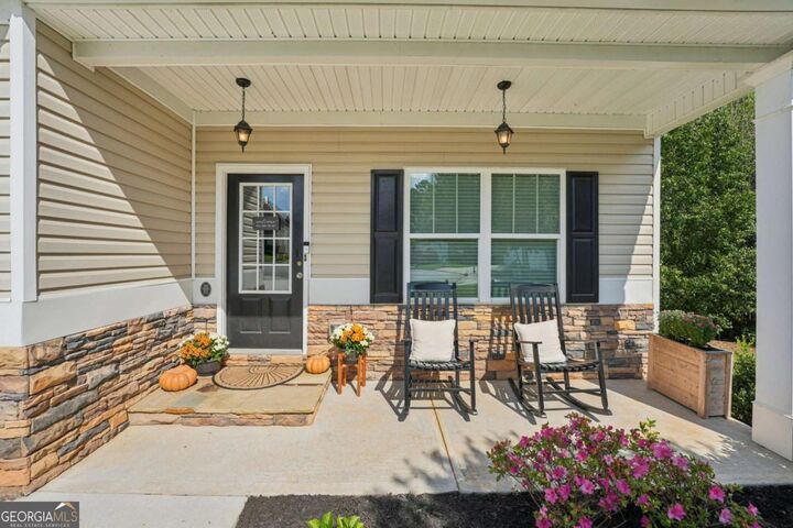 Property Photo: 621 Stonehurst Lane GA 30114