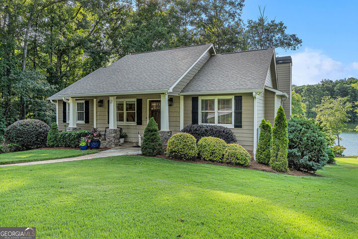Property Photo: 5207 Pine Place GA 30180