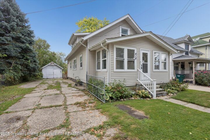Property Photo: 418 Clifford Street MI 48912