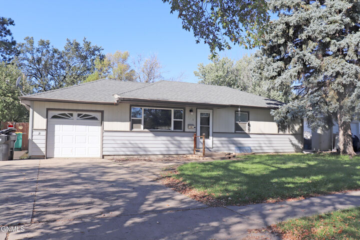 1806 N Washington Street N  Bismarck ND 58501 photo