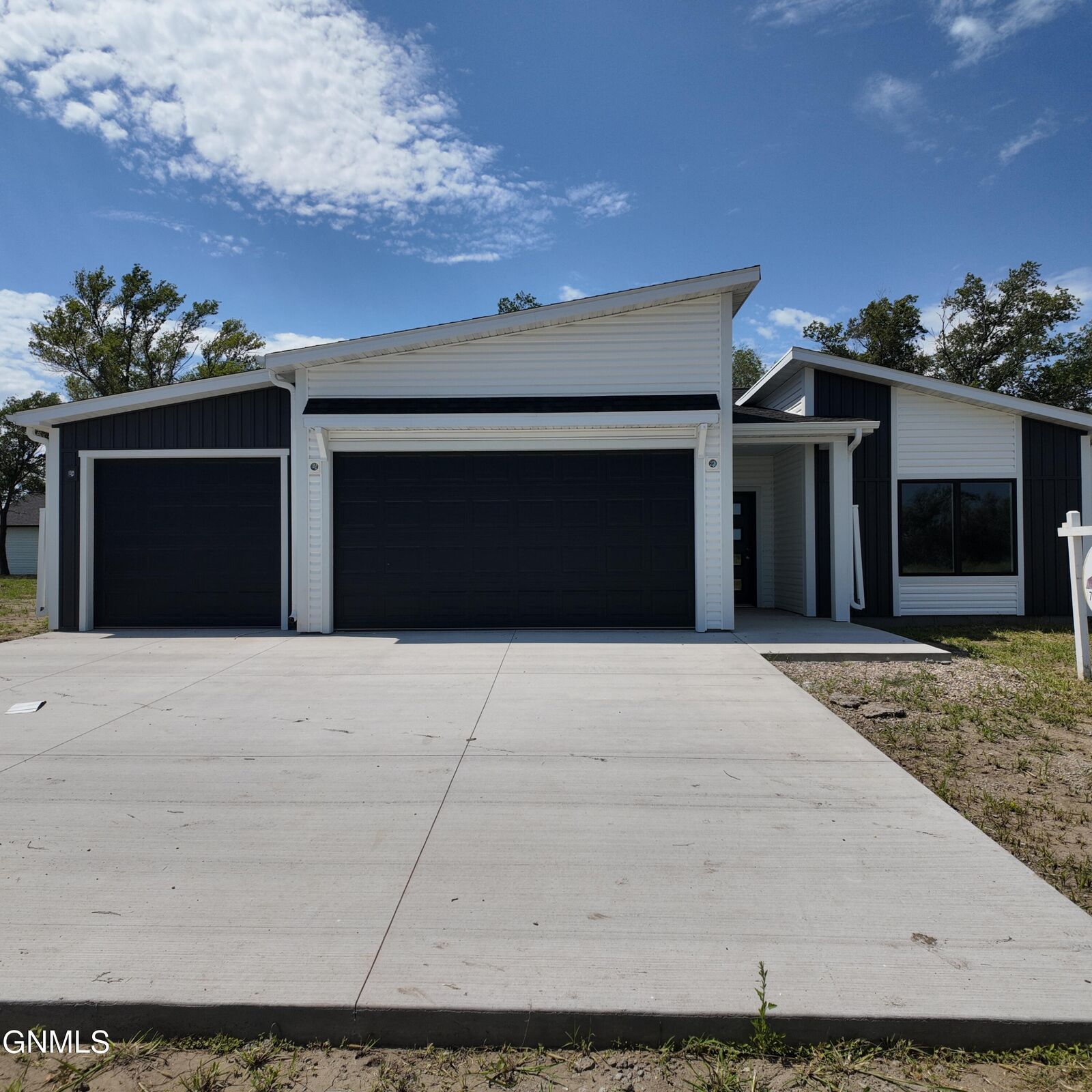 Property Photo:  612 Koenig Drive  ND 58504 