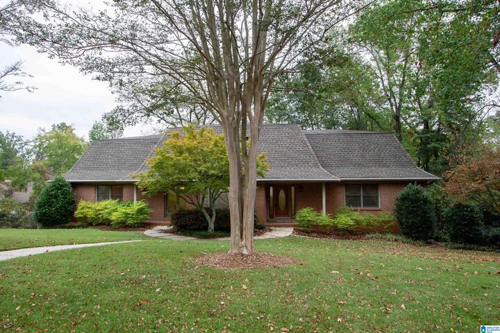 Property Photo: 2582 Foothills Drive AL 35266