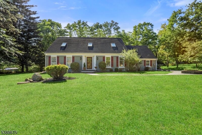 Property Photo:  8 Hartpence Ct  NJ 08822 