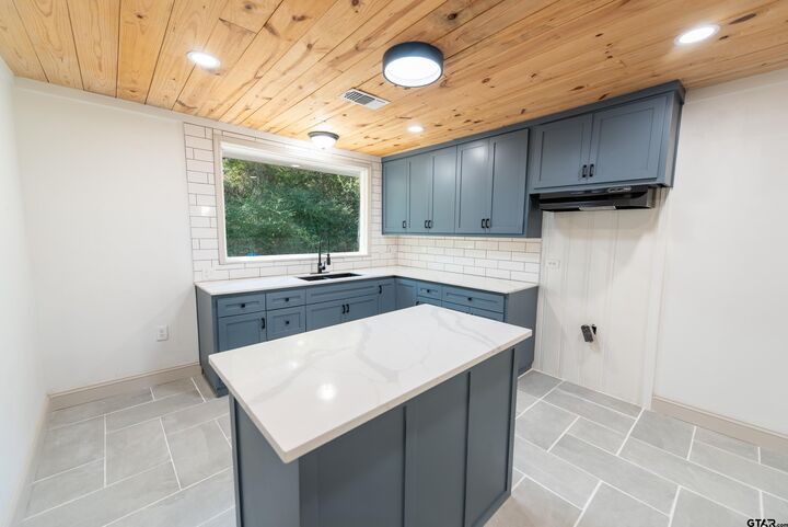 Property Photo:  4890 County Road 4875  TX 75686