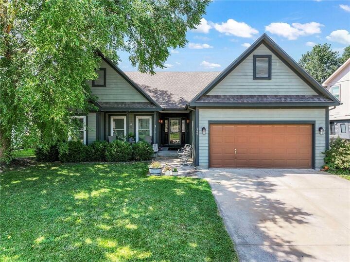 147 W Colleen Court  Gardner KS 66030 photo
