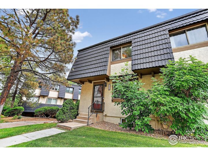 Property Photo: 6840 S Broadway CO 80122