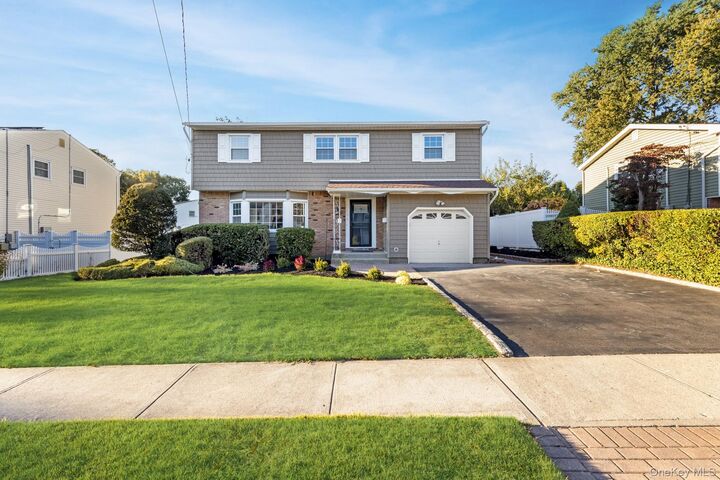123 Erlanger Boulevard  North Babylon NY 11703 photo