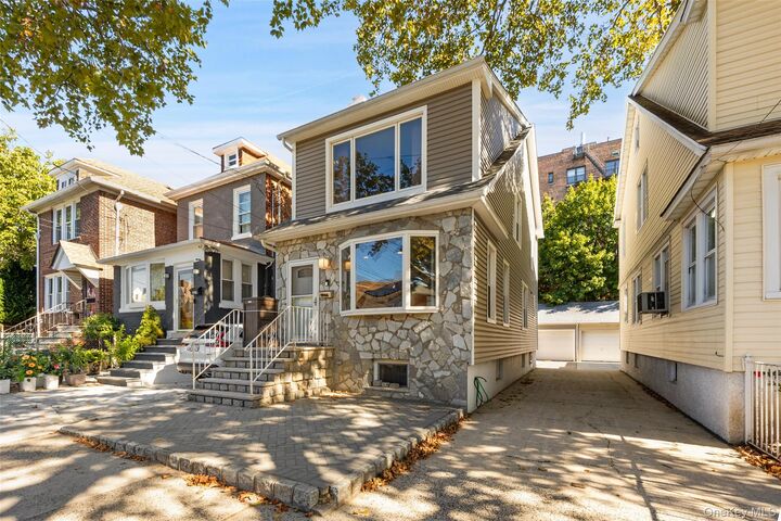 Property Photo:  1946 Tomlinson Avenue  NY 10461 