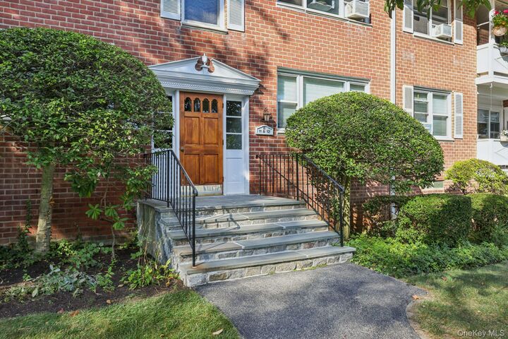 Property Photo:  121 N Broadway 12A  NY 10603 