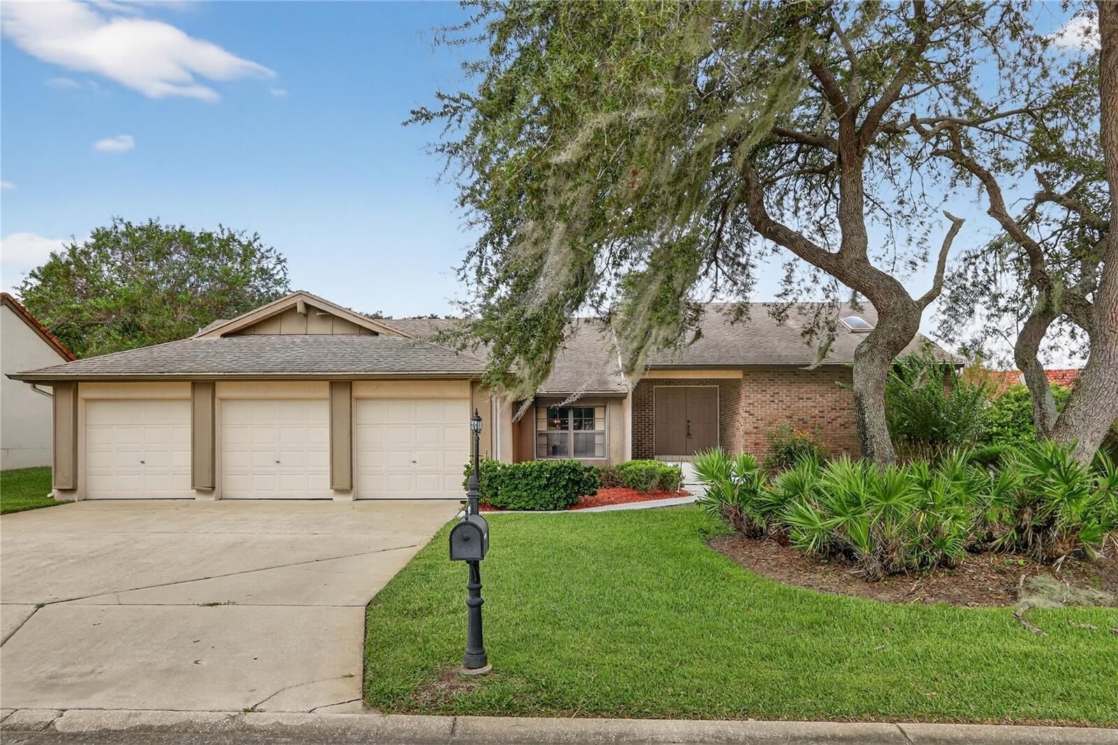 Property Photo: 7372 Sparkling Lake Road FL 32819