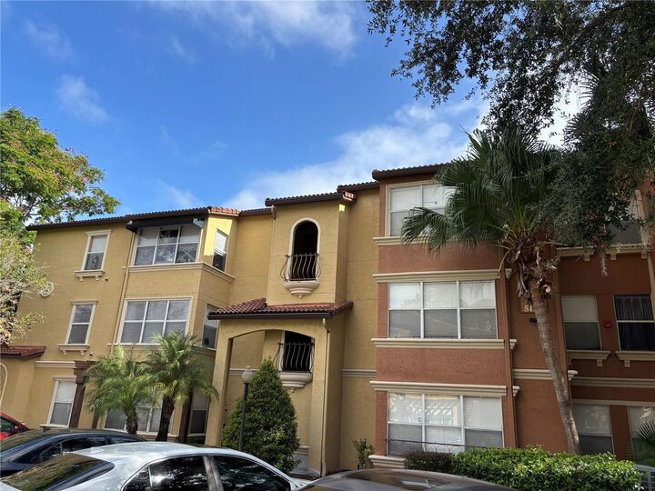 Property Photo: 5124 Conroy Road 623 FL 32811