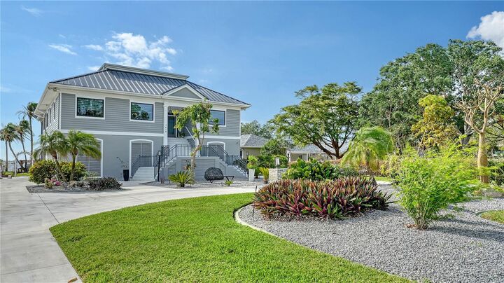 Property Photo: 7418 Westmoreland Drive FL 34243