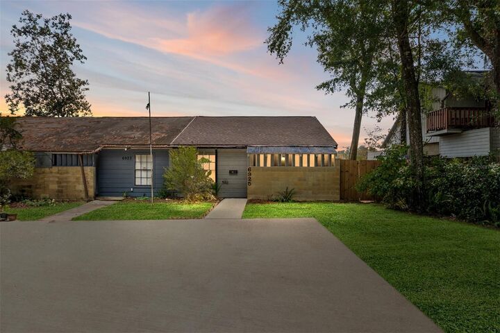 Property Photo: 6925 SW 46th Avenue FL 32608