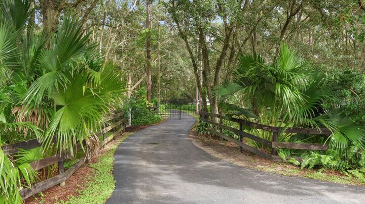 Property Photo:  4733 Chuluota Road  FL 32820