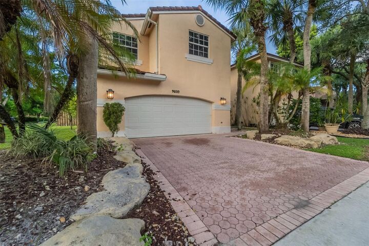 Property Photo:  9820 Fairway Cove Lane  FL 33324 