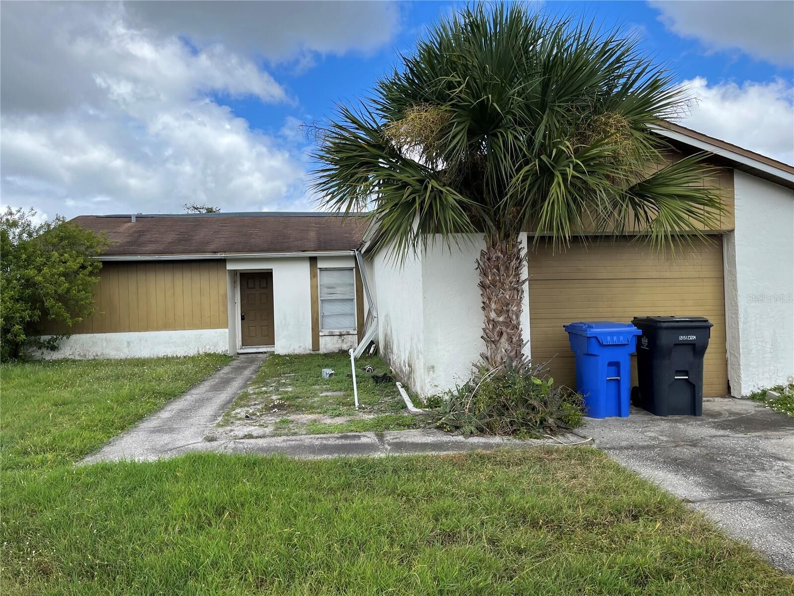 Property Photo: 1021 Old Field Drive FL 33511
