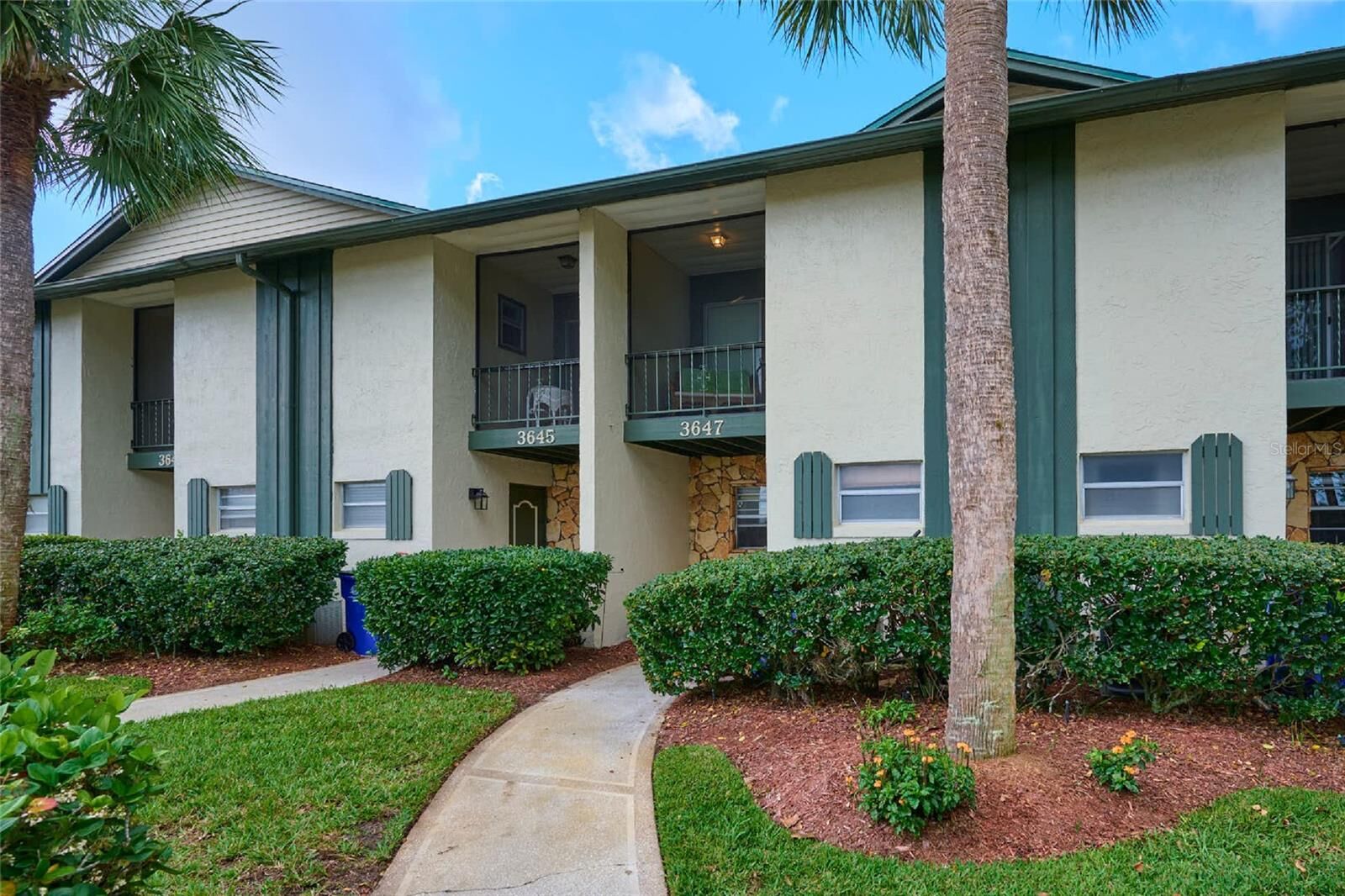 Property Photo:  3647 Edgewater Drive  FL 33872 