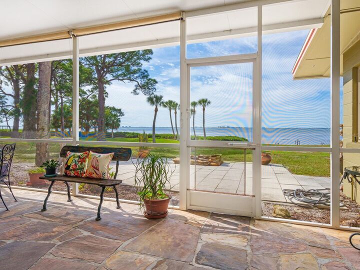 Property Photo: 7608 Westmoreland Drive FL 34243