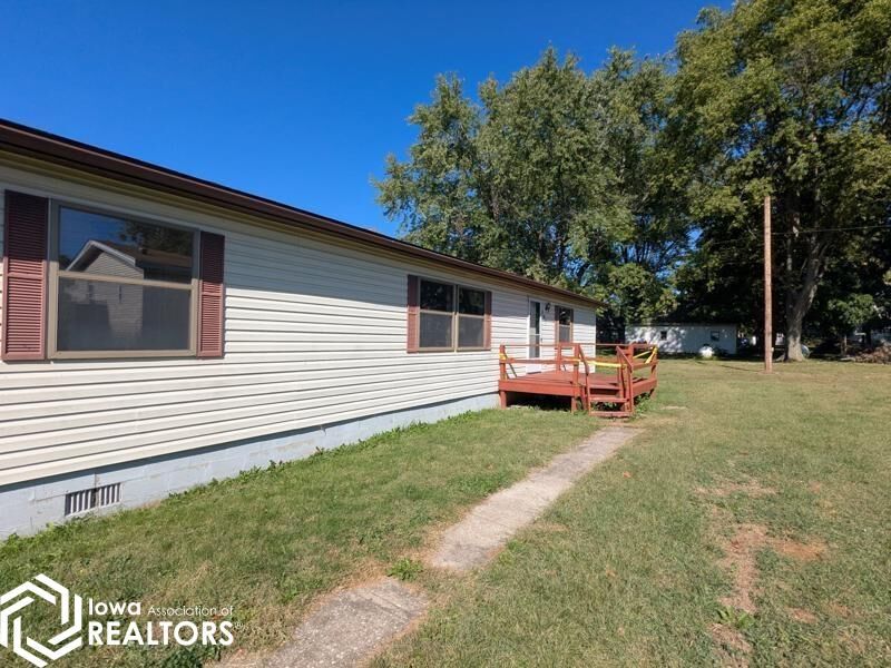 Property Photo:  307 E School Street  IA 52649 