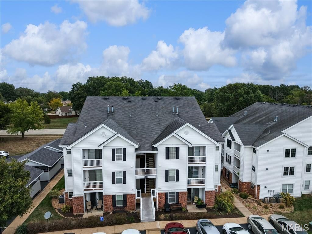 Property Photo:  16530 Victoria Crossing Drive I  MO 63040 