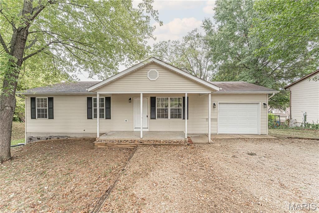 Property Photo:  570 Crest Street  MO 63077 