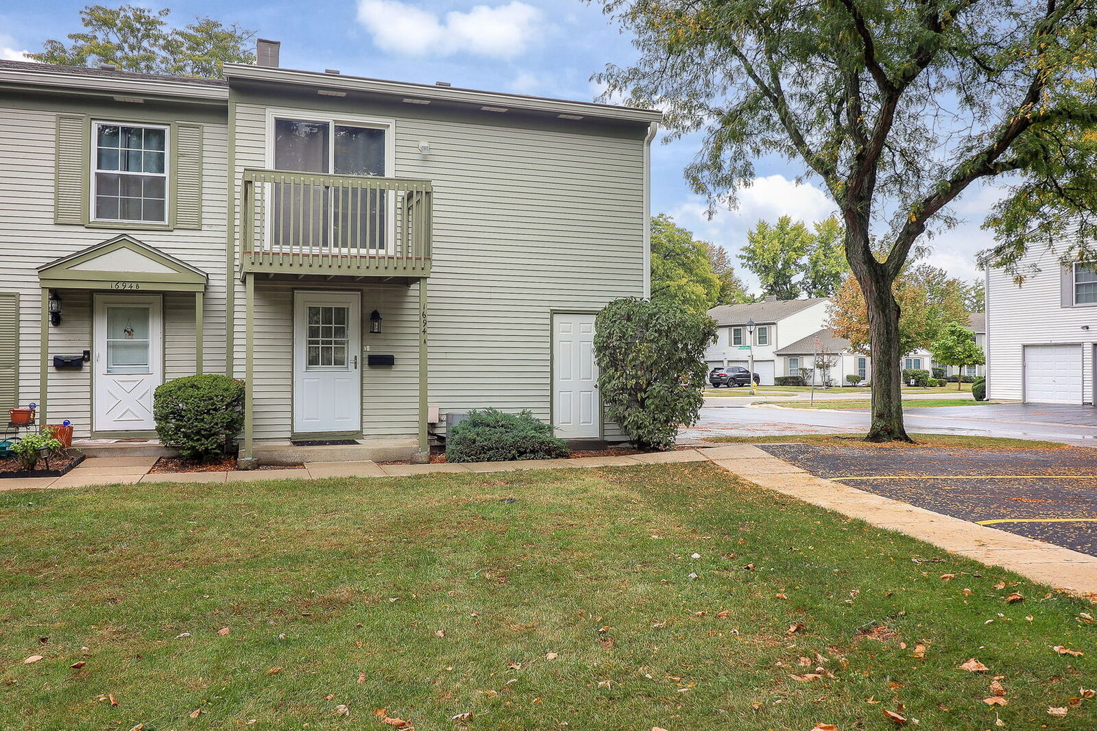 Property Photo: 1694 Farragut Court A IL 60189