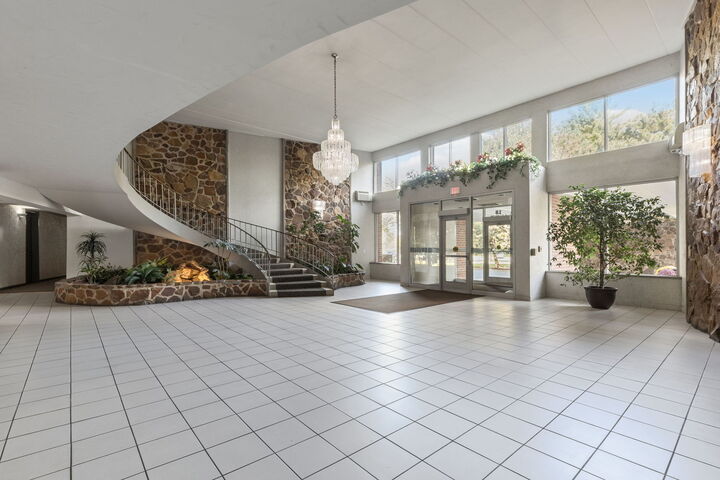 Property Photo: 18 E Old Willow Road 210N IL 60070