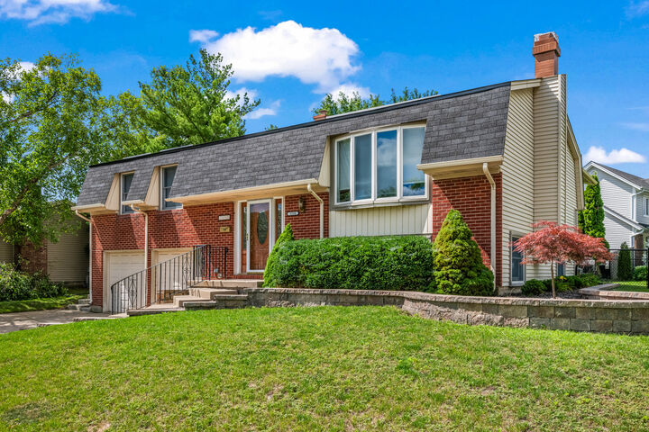 3590 Winston Drive  Hoffman Estates IL 60192 photo