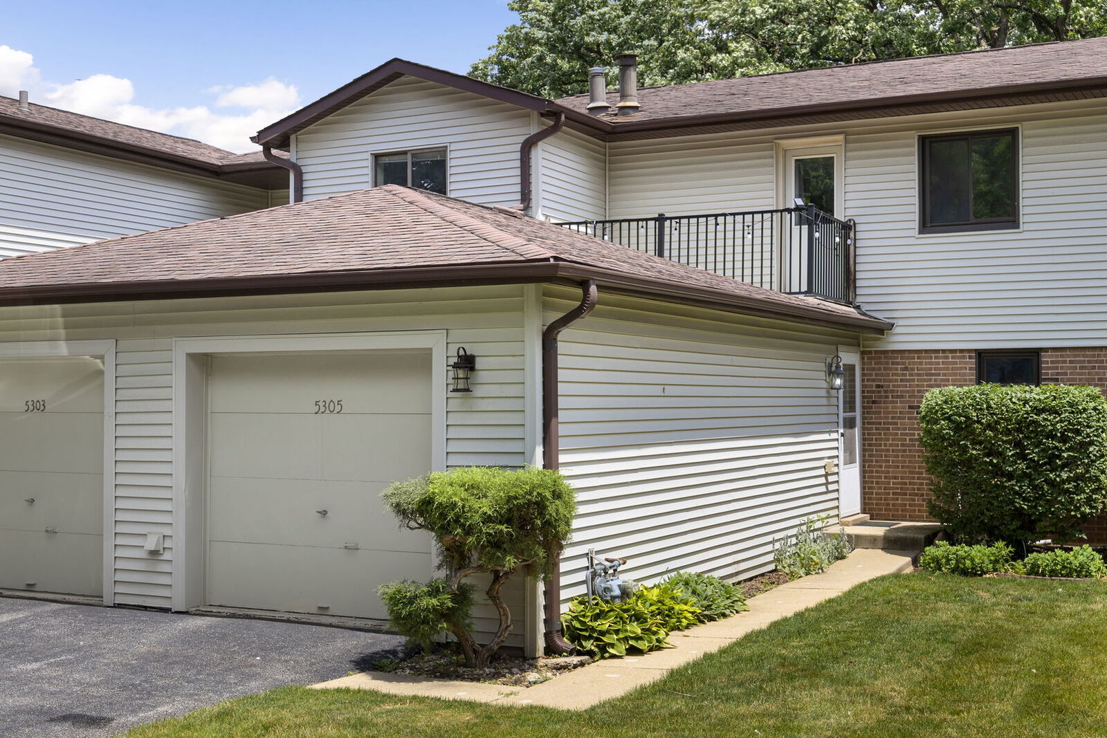 Property Photo:  5305 Newport Drive  IL 60532