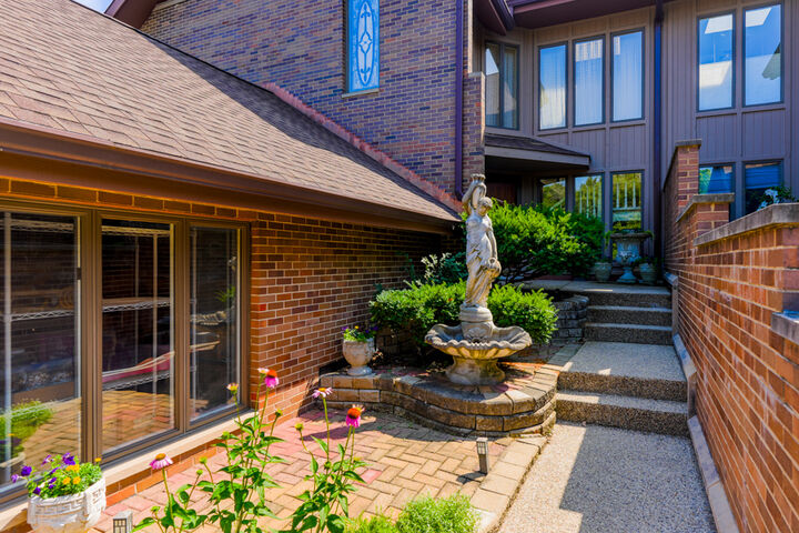 Property Photo:  1210 Hawthorne Lane 0  IL 60521 